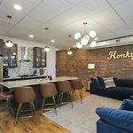 The Honky Tonk 2 Blocks To Broadway,Printers Alley