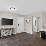 Spacious 2-Bedroom Near Downtown Nashville