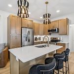 Modern Nashville Townhome With Garage & Ev Charger