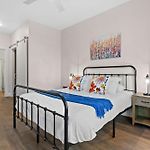 2Br Apartment Near Broadway W Fireplace & Pool
