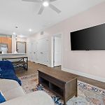 2Br Apartment Near Broadway W Fireplace & Pool