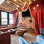 The Velvet Vault-Luxury Downtown Loft With River View & Walk To Broadway