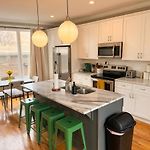 Rooftop Skyline View-Close To Broadway-Sleeps 8