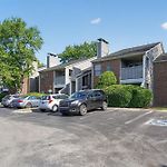 Spacious 2-Bedroom Near Downtown Nashville