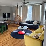Rooftop Skyline View-Close To Broadway-Sleeps 8