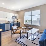 Sway - Pool - Gym - Mins To Broadway