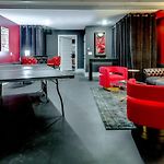 Playmate Lounge - Rooftop Hot Tub Game Room