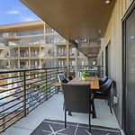 Upscale Condo In Downtown With Pool, Balcony, Gym And Garage