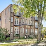 2-Bedroom Condo Unit With Free Parking & 2 King Beds