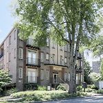 Spacious 3-Story West End Condo | Free Garage Parking For 2 | Walk To Vanderbilt & Music Row