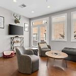 3-Story West End Condo | Free Garage Parking | Near Vanderbilt Medical