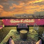 Luxury Retreat: Rooftop Hot Tub Double Deck & Game Room
