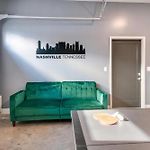 East Nash Lux - 13 Beds & City Views