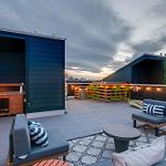 East Nash Lux - 13 Beds & City Views