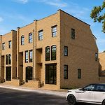 Stylish West End Stay With Rooftop & Patio