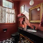 Chic 2 Bed 2 Bath, In 12 South