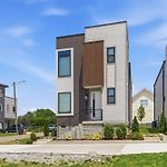 Executive Mid Term Nashville Rental - Office And Garage