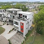 2 Ultra Lux Homes Sleeps 24 Hot Tub & Rooftops