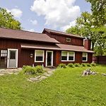 Beautiful Waterfront Vacation Rental Close To Opryland In Nashville, Tennessee