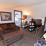 Beautiful Waterfront Vacation Rental Close To Opryland In Nashville, Tennessee