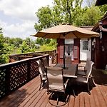 Beautiful Waterfront Vacation Rental Close To Opryland In Nashville, Tennessee