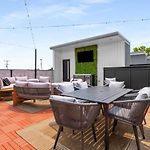 Luxury Living At Velvet And Vinyl Rooftop 6 Beds