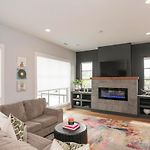 Downtown Modern, Rooftop Patio, Vanderbilt, 8 Beds