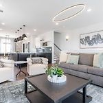 Luxury Downtown Views - Rooftop - Hot Tub - Garage