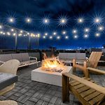 Luxury Downtown Views - Rooftop - Hot Tub - Garage