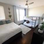 Modern Skyline-View Townhome For Groups Up To 8