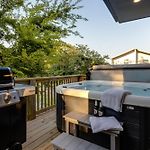 2 Ultra Lux Homes Sleeps 24 Hot Tub & Rooftops