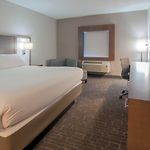 Holiday Inn Express & Suites Nashville-I-40 & I-24