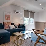 Charming East Nash Retreat, Walk To Dining Faves, Cozy Den, Workspace And Smart Tvs, Plush Velvet Sofa, Full Kitchen & Garage, Near Mas Tacos & Five Points, 10 Min To Broadway, 24 Hr Hospitality