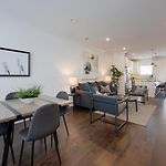 Ten Minutes To Broadway Stylish Gated Townhome