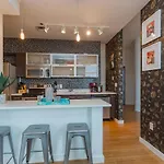 Artsy Extended Retreat Downtown *