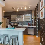 Artsy Extended Retreat Downtown Holiday home *
