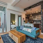 Artsy Extended Retreat Downtown Holiday home