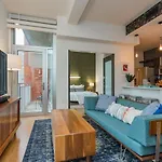 Artsy Extended Retreat Downtown Holiday home