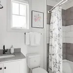 Brand New Luxury Near Downtown Holiday home Nashville