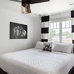 Brand New Luxury Near Downtown Holiday home Nashville