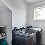 Brand New Luxury Near Downtown *