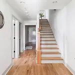 Brand New Luxury Near Downtown Holiday home *