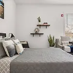 Endeavor 202 Holiday home *