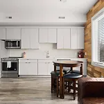 Holiday home Endeavor 301