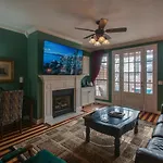 Vacation 5 Mins To Down Town 2 Bedrooms 2 Baths Garden Area Hot Tub *