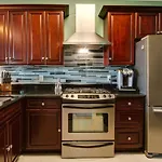 Vacation 5 Mins To Down Town 2 Bedrooms 2 Baths Garden Area Hot Tub Holiday home Nashville
