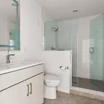 Holiday home Endeavor 301