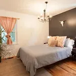 4 Bedroom Home In Sylvan Park