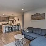 Modern Condo: 7 Mi To Downtown! *