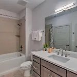 Holiday home Modern Condo: 7 Mi To Downtown!